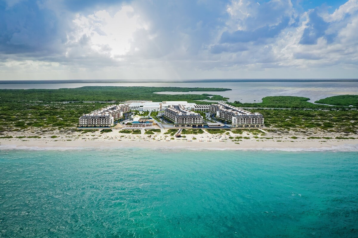 Majestic Elegance Costa Mujeres