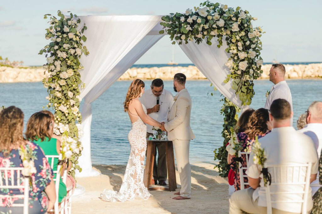 dreams aventuras weddings ceremony on the beach