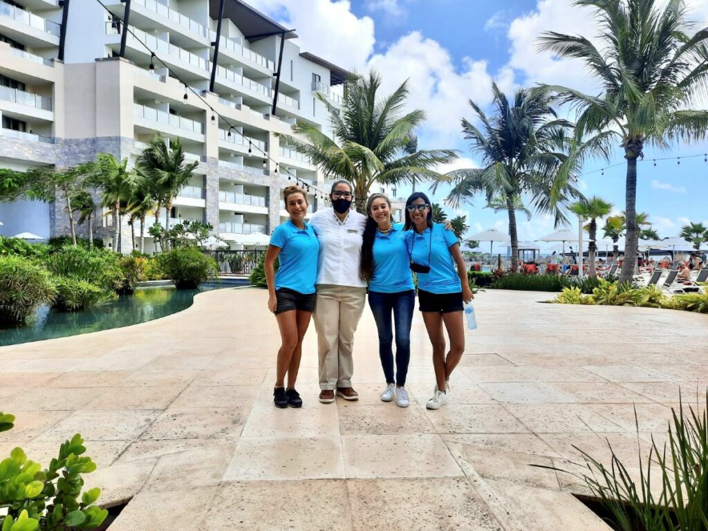 Hola weddings staff with weddings staff of dreams natura resort
