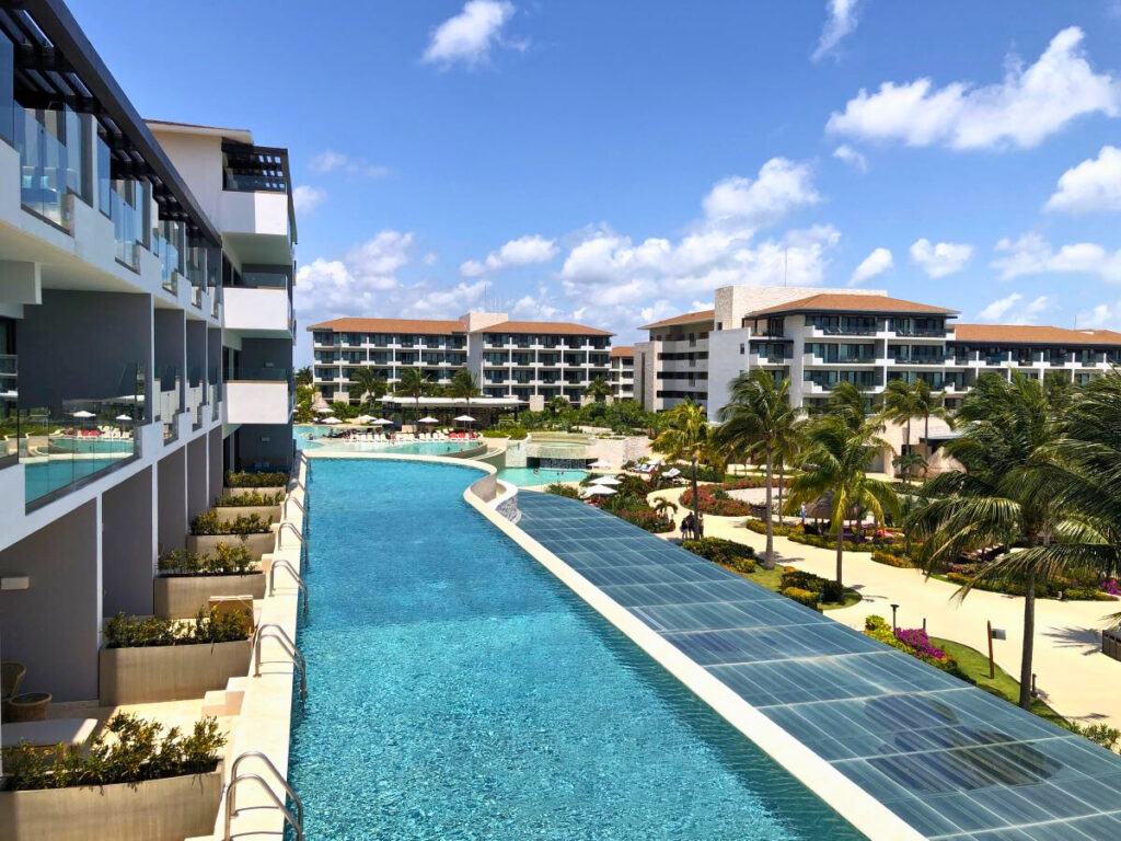 Dreams Playa Mujeres building&acute;s exterior