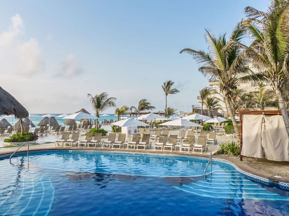 Main pool to relax and enjoy under the sun during the day