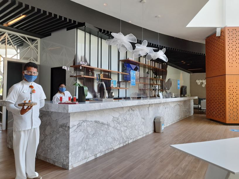 Front desk and staff with welcome drinks