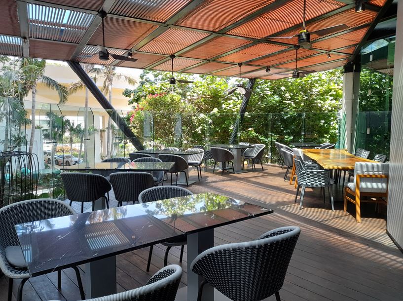 Restaurant with chairs in a deck and a big garden