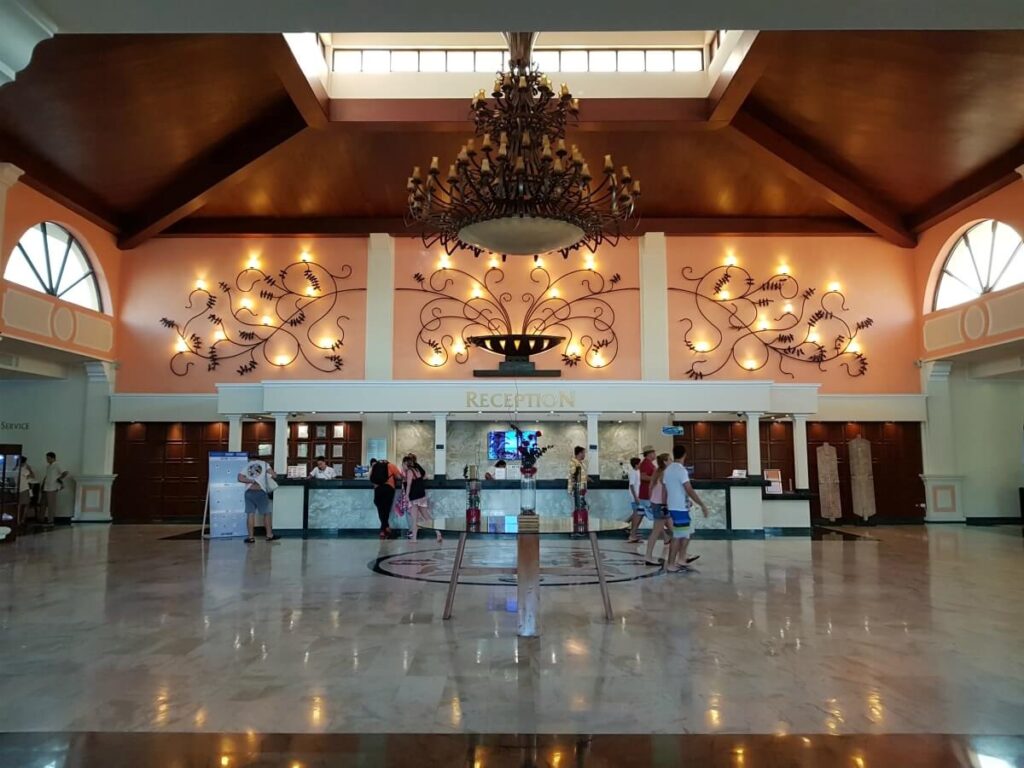 main lobby area at sandos playacar
