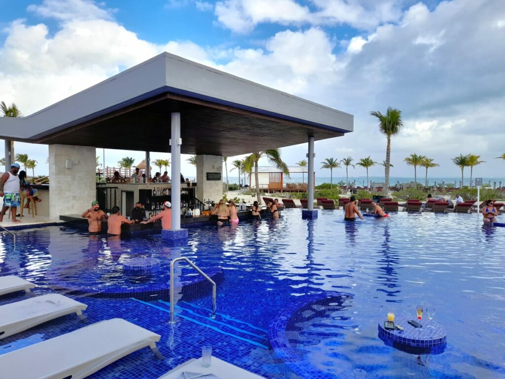 swim up bar with ocean view at a beach wedding resort in cancun