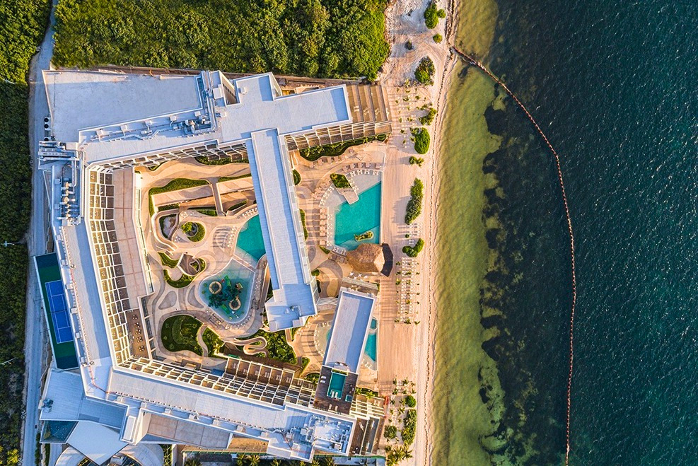 Aerial beach view of a hotel in puerto morelos with an infinity pool