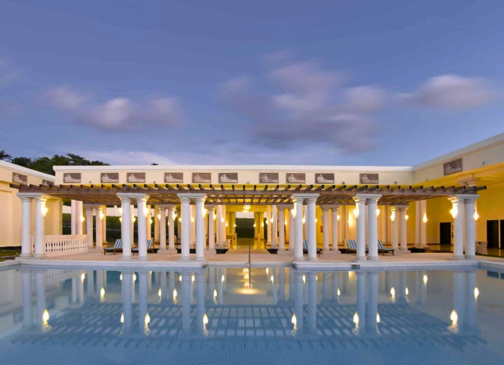 Large resort pool close to the room&acute;s building
