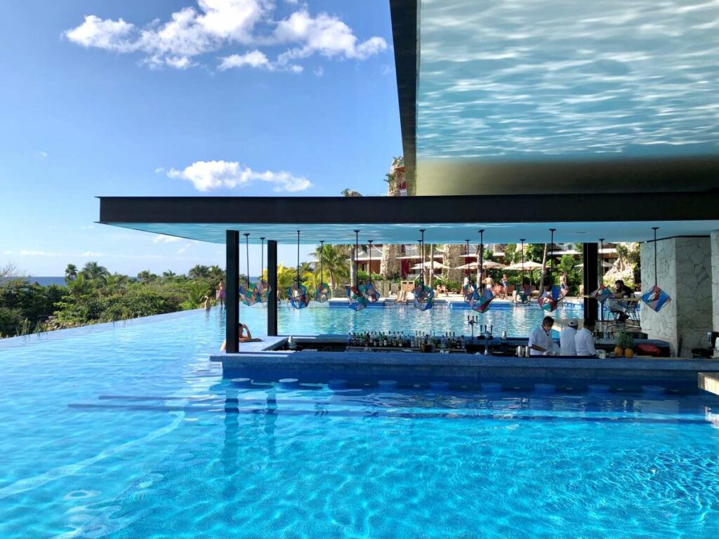 Swim up bar at the infitny pool at hotel xcaret
