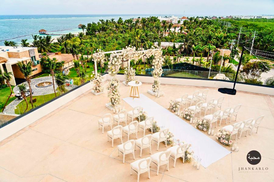 Nice setting on an ocean view terrace
