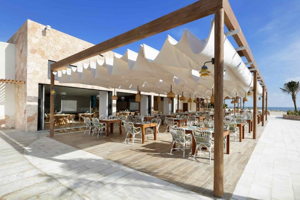 restaurant with flamingos and bridge in the background surrounded by palm trees