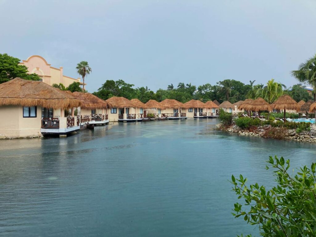 Hotel rooms with view of the water canals